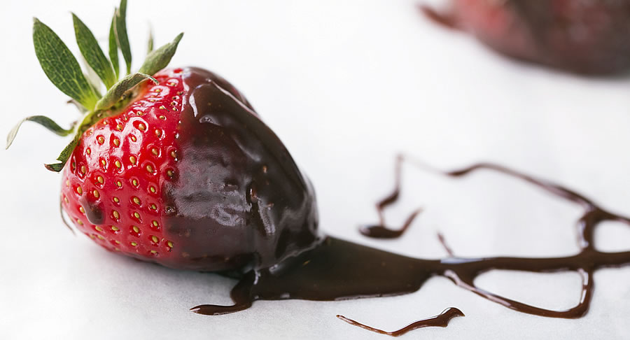 Healthy Chocolate Covered Strawberries