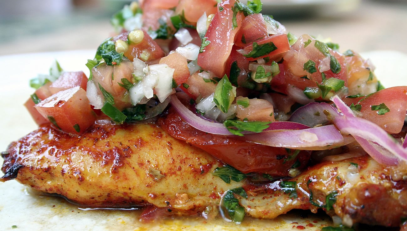 Chicken Topped With Fresh Salsa Is a Best Choice for Weight Loss