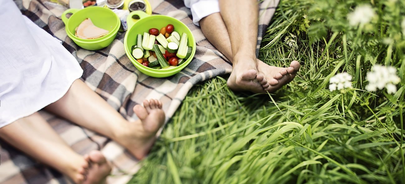 Summertime and the living is easy, especially with these healthy picnic foods.