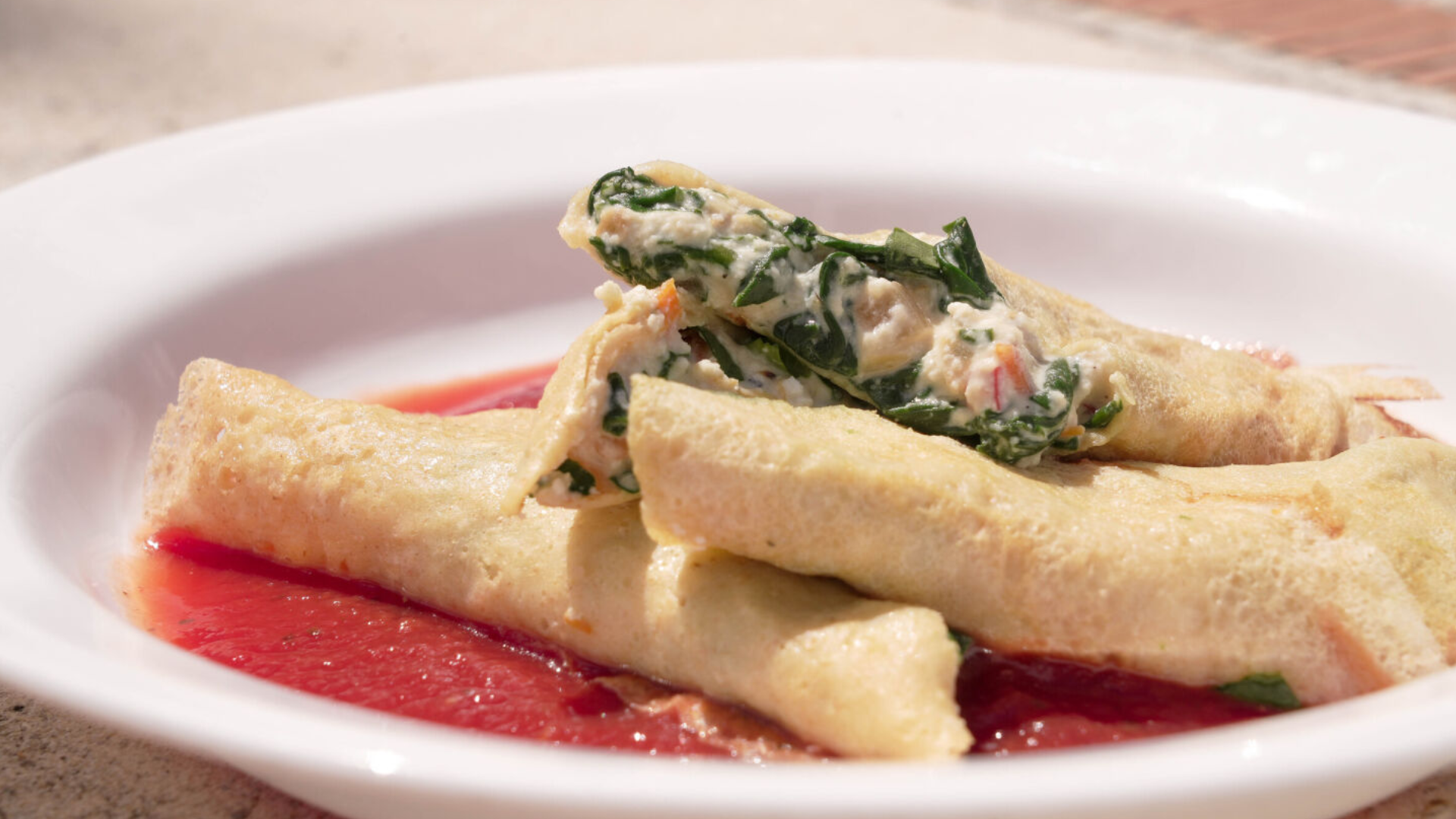 healthy spinach and ricotta crepes