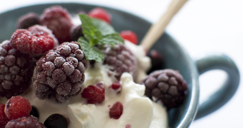 Greek Yogurt and Fruit is refreshing Healthy Snack Combos