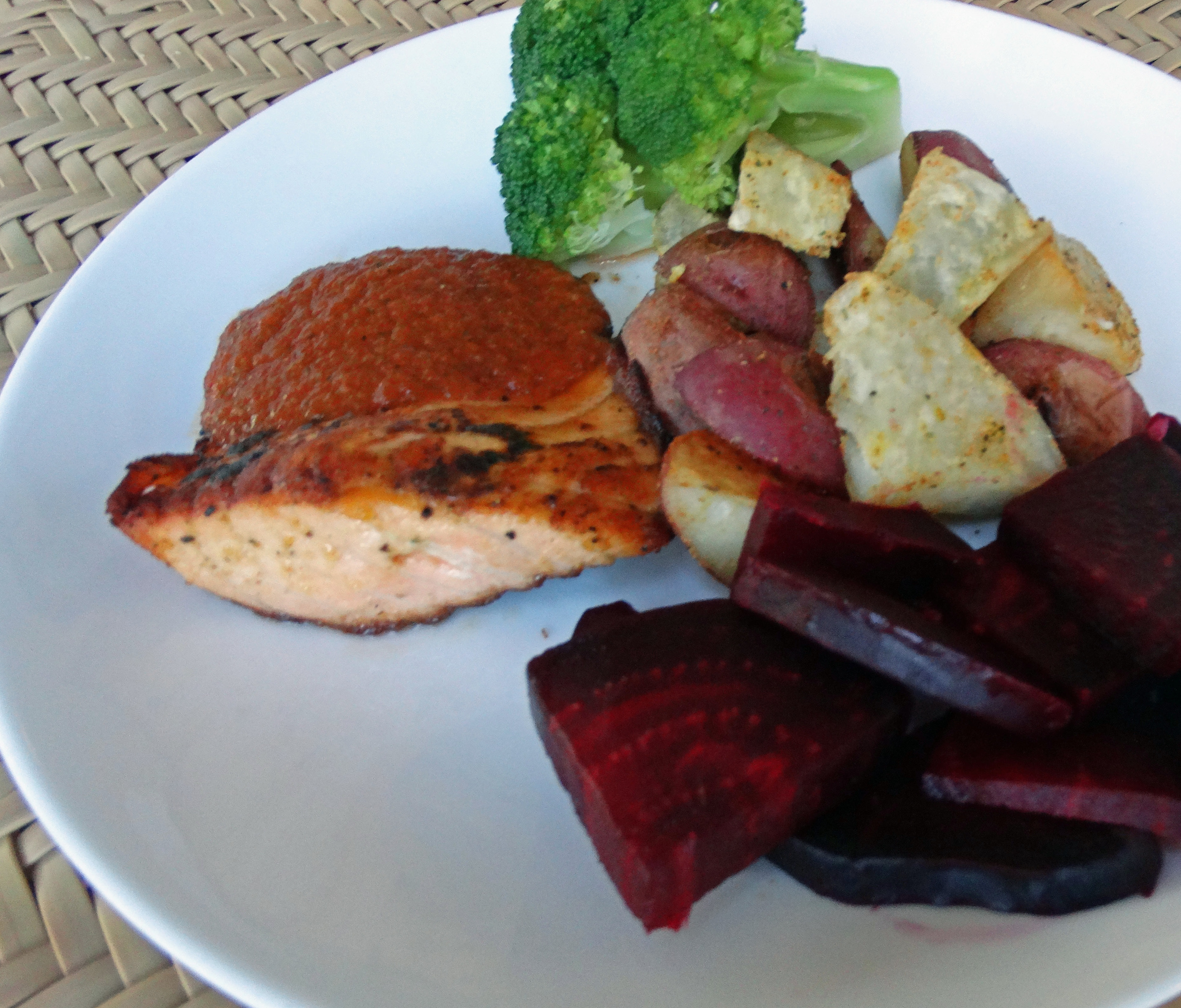 Pan Seared Salmon in Roasted Red Pepper Sauce - Pritikin Weight Loss Resort
